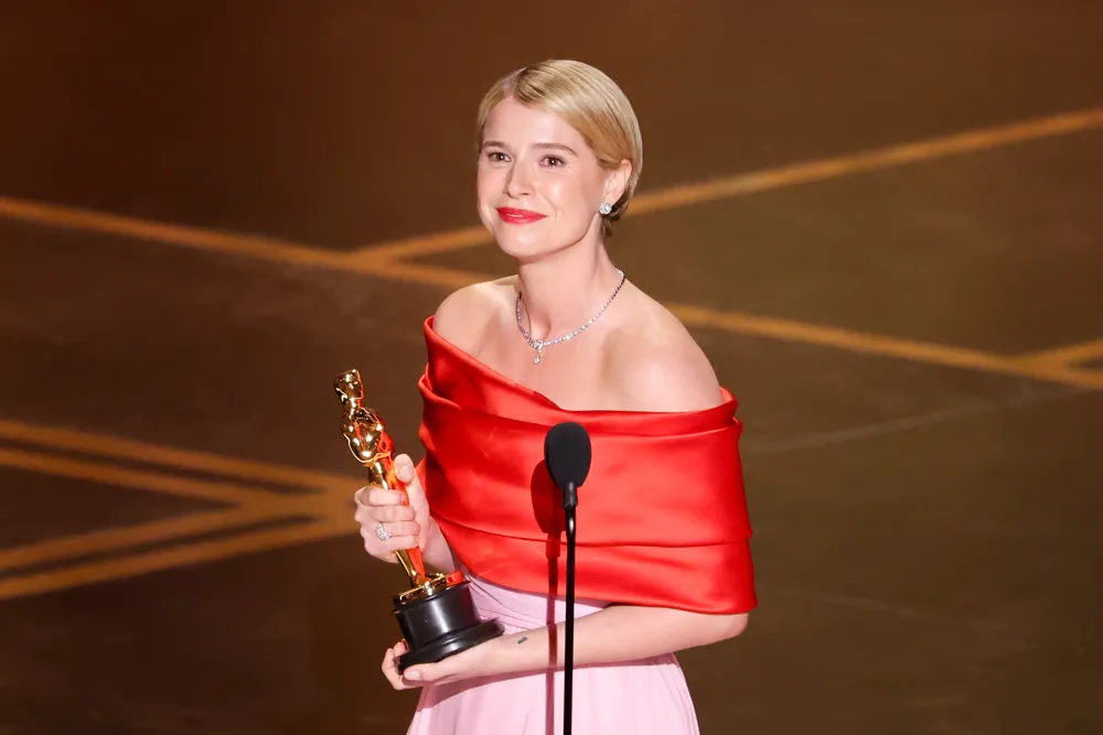 Jessie Buckley Best Actress Oscar Win Dedca6