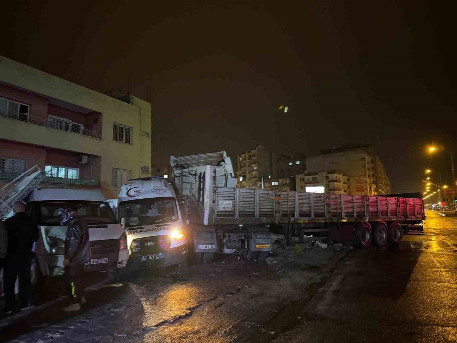 Mardin'de zincirleme trafik kazasında 4 kişi yaralandı