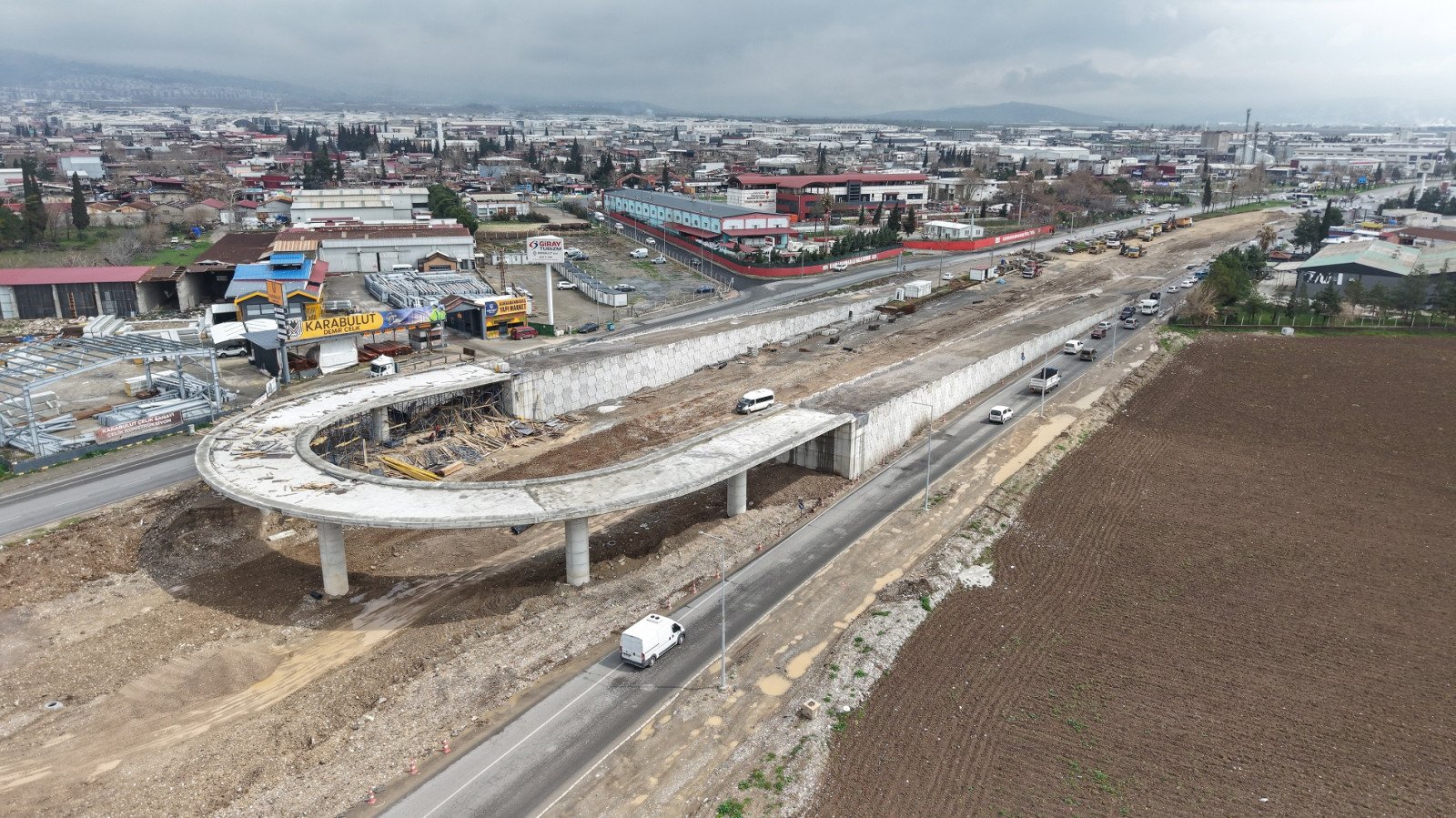 Çevre Yolu’nda Ulaşımı Rahatlatacak Kavşak Hızla Yükseliyor