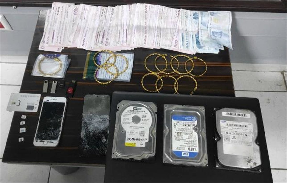 Adana'da kendilerini polis olarak tanıtıp dolandırıcılık yapan 7 zanlı tutuklandı