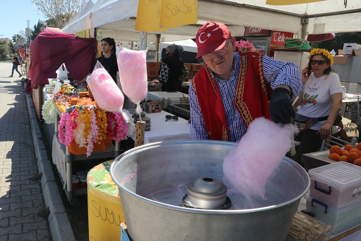 Adana'da 14. Uluslararası Portakal Çiçeği Karnavalı başladı