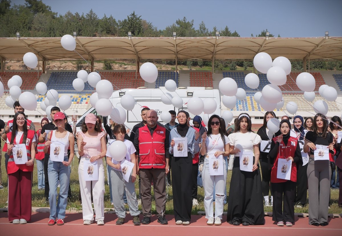 A A 20260423 41193118 41193112 M E R S I N D E K I Z I L A Y G O N U L L U L E R I O K U L S A L D I R I S I N D A H A Y A T I N I K A Y B E D E N L E R I G O K Y U Z U N E B A L O N L A R B I R A K A R A K A N D I