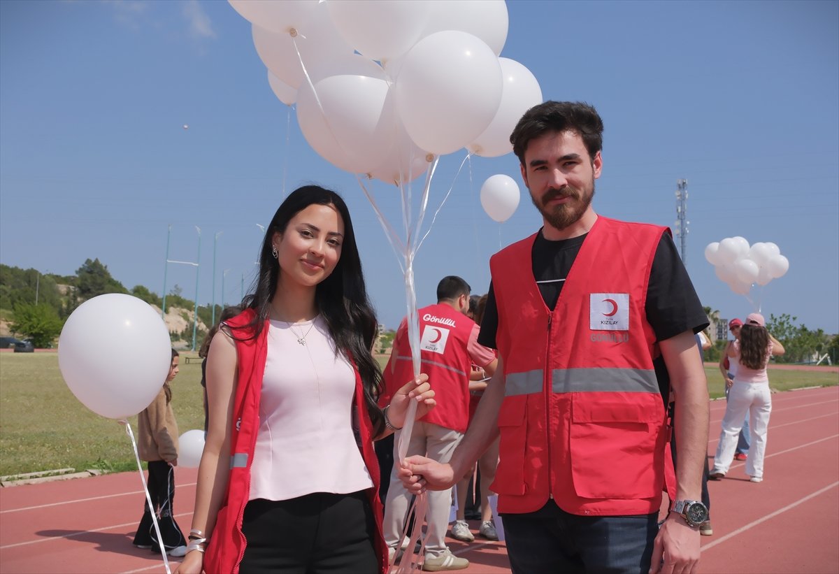 A A 20260423 41193118 41193113 M E R S I N D E K I Z I L A Y G O N U L L U L E R I O K U L S A L D I R I S I N D A H A Y A T I N I K A Y B E D E N L E R I G O K Y U Z U N E B A L O N L A R B I R A K A R A K A N D I