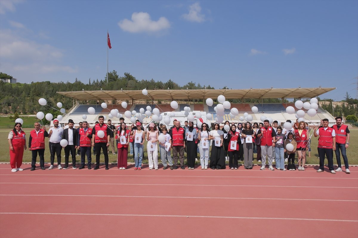 A A 20260423 41193118 41193114 M E R S I N D E K I Z I L A Y G O N U L L U L E R I O K U L S A L D I R I S I N D A H A Y A T I N I K A Y B E D E N L E R I G O K Y U Z U N E B A L O N L A R B I R A K A R A K A N D I