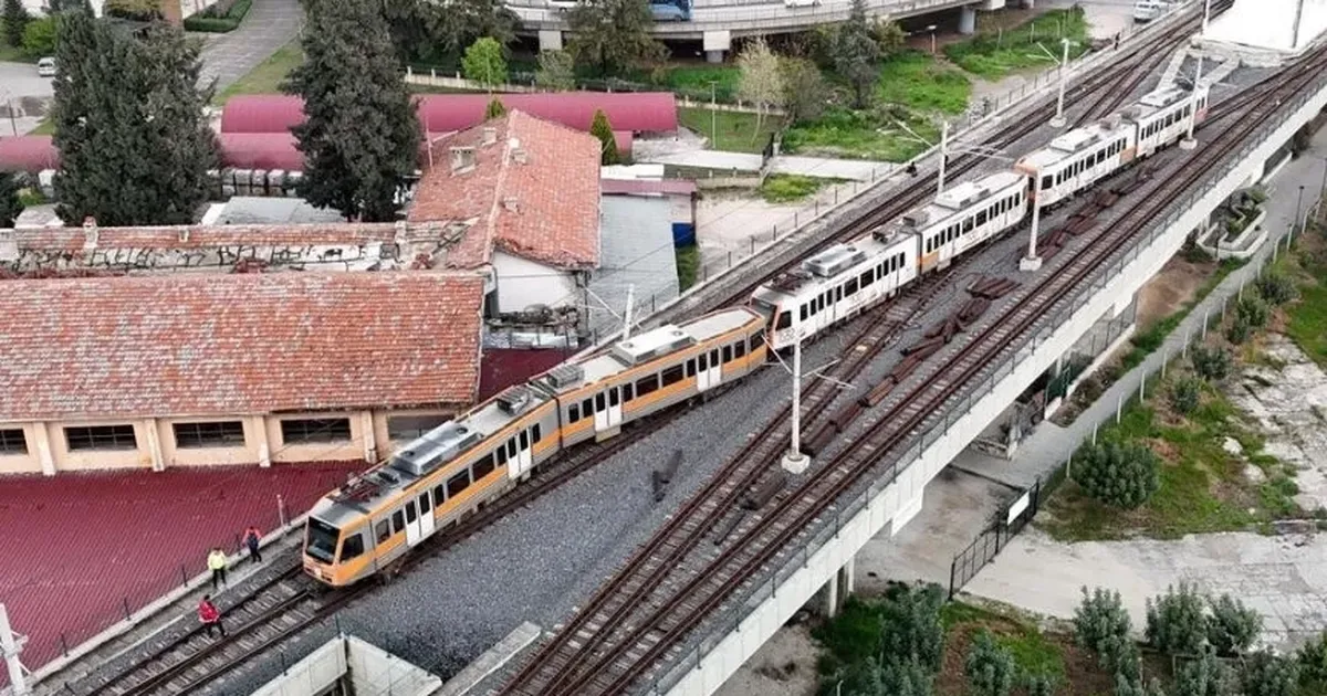 Adana'da bir vagonu raydan çıkan hafif raylı sistemde sorun giderildi