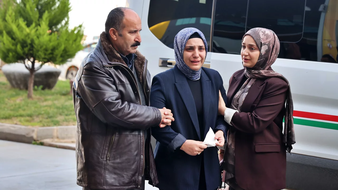 Akaryakit Istasyonunda 3 Kisinin Oldugu Heyelanla Ilgili Olay Yerinde Kesif Yapildi