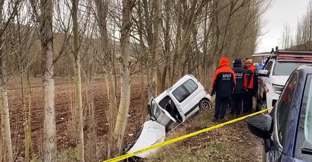 Şarampole düşen hafif ticari araçtaki aynı aileden 3 kişi öldü