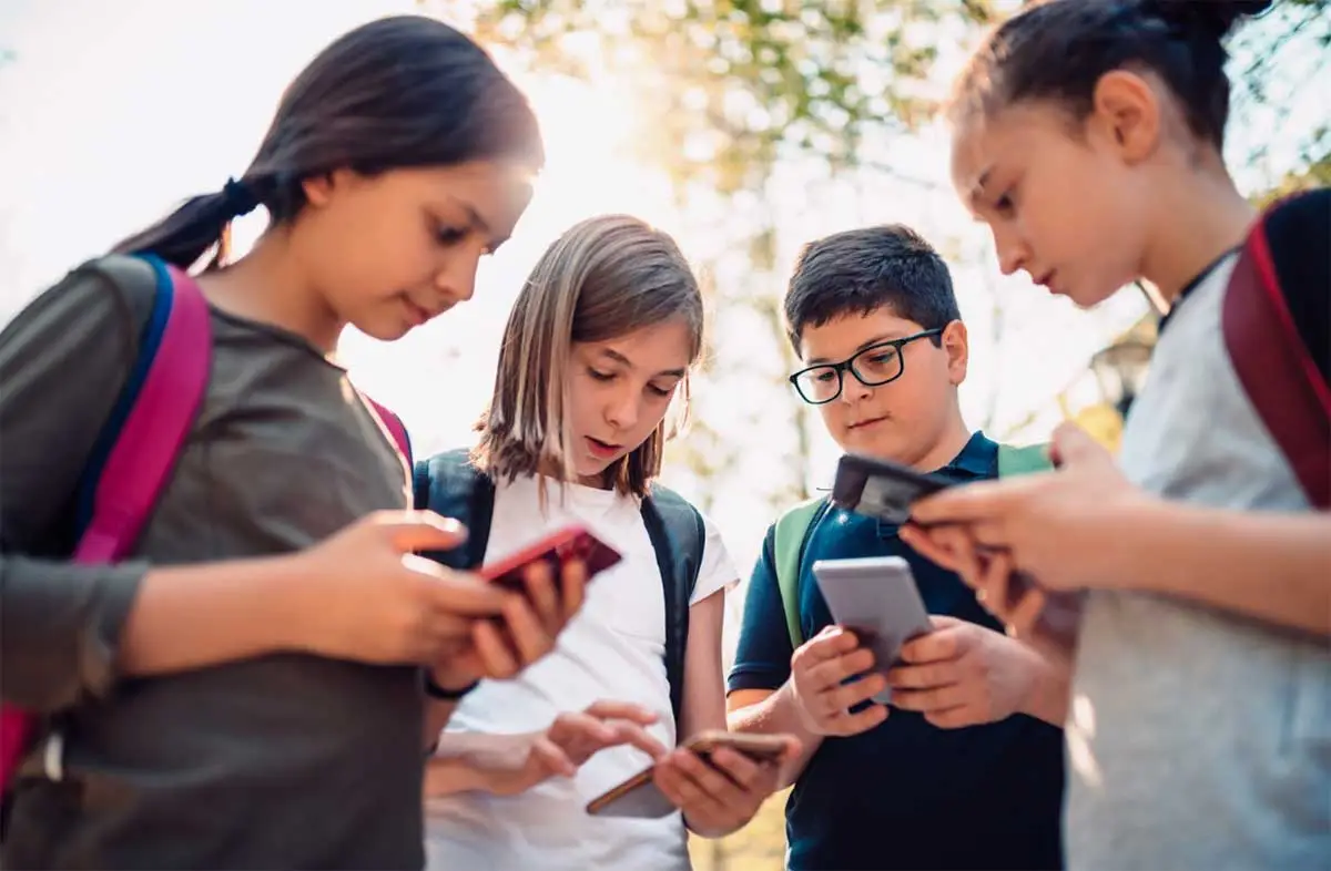 Genc Kullanicilar Sosyal Medya Guvenli Kullanim 22052025Png 3 Lnzaixgz