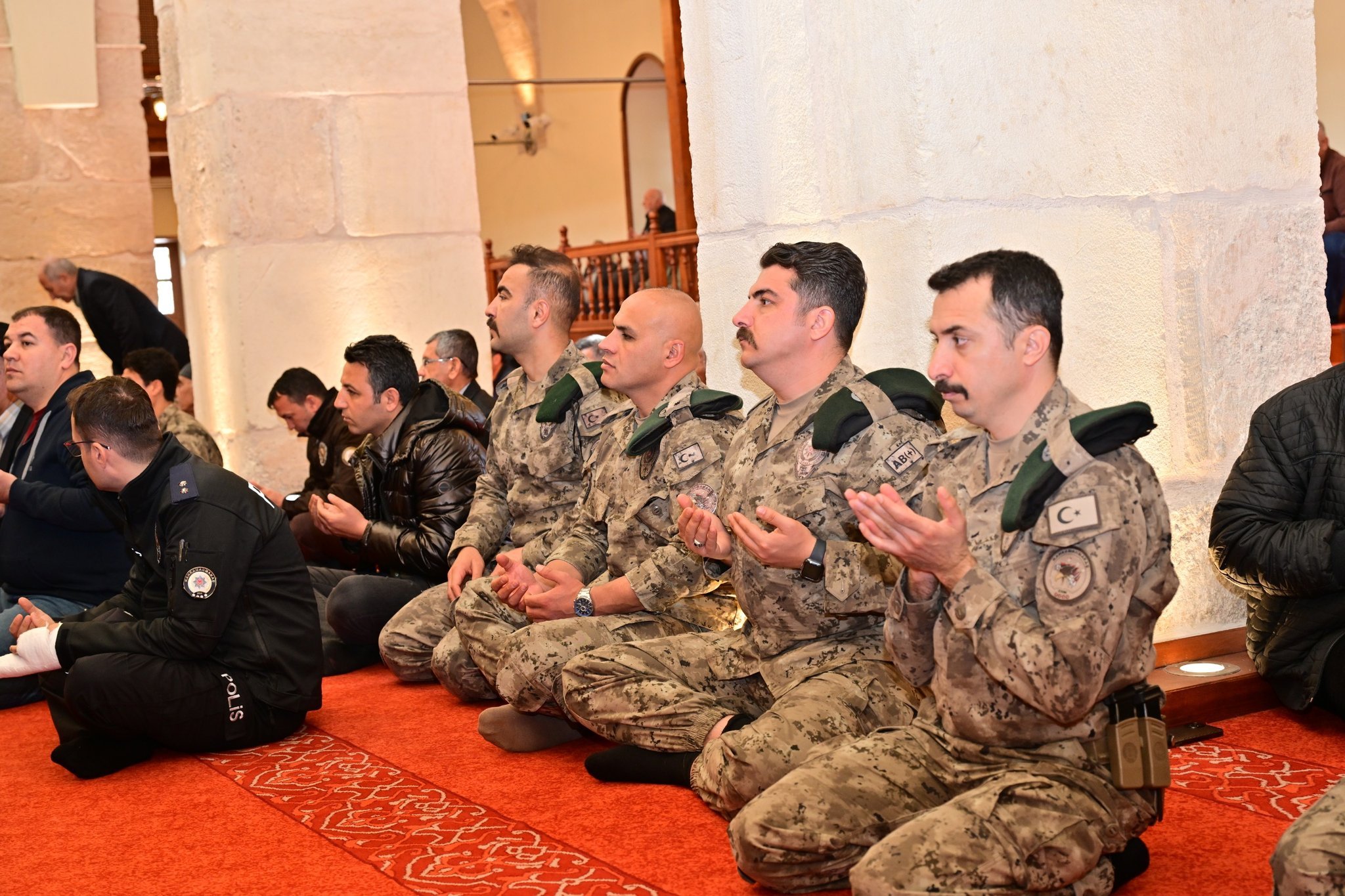 H Fdq6 C T W Y A A Q6Mk