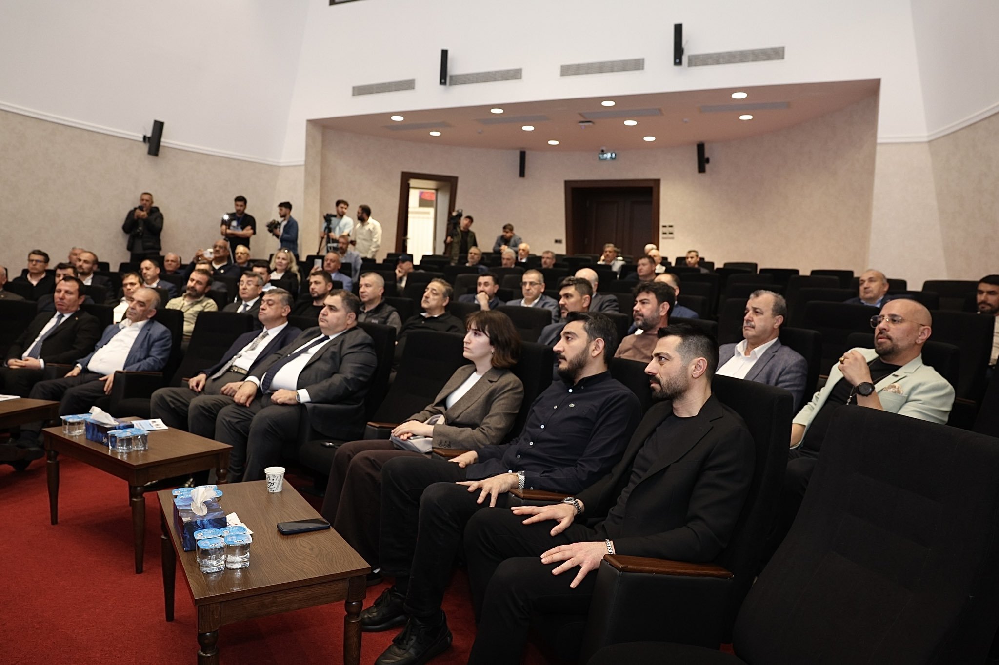 H H A V7 J K Xo A A8Qla