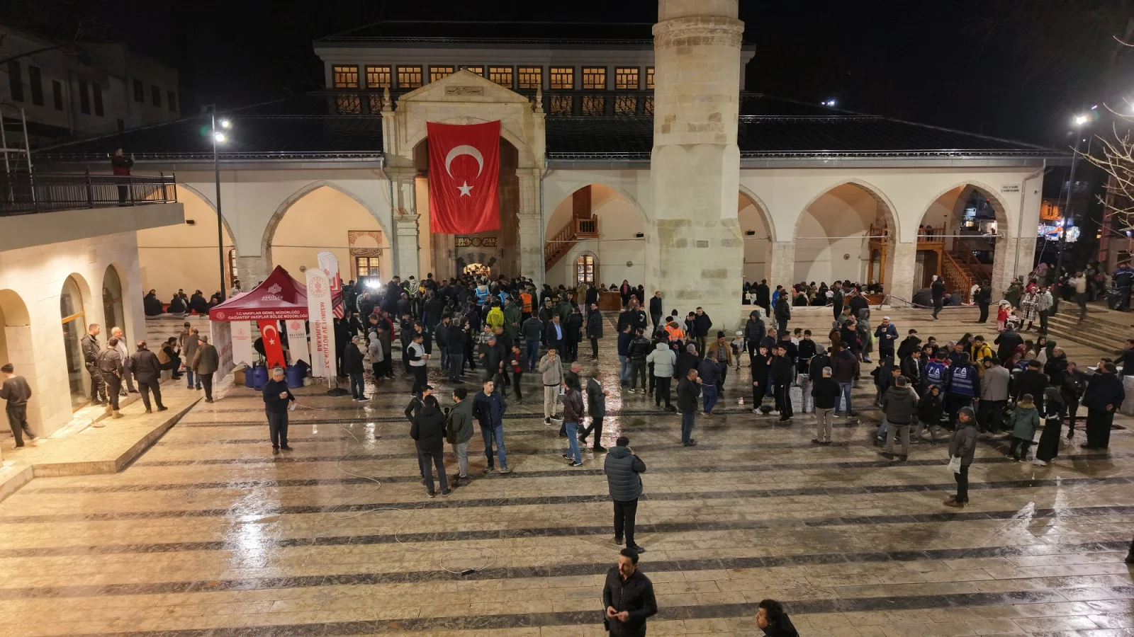 Ulu Cami Eski Günlerine Döndü! Vatandaşlardan Yoğun İlgi