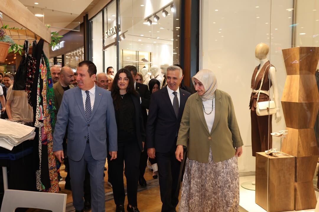 📍 Geleneksel 3. Kadın Emeği Alışveriş Festivalibugün Sayın Valimiz, Milletvekilimiz, Büyükşehir (5)