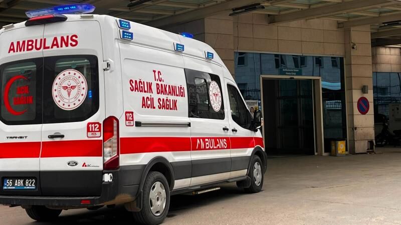 Alanya'da apartman dairesinde çıkan yangında 3 çocuk dumandan etkilendi