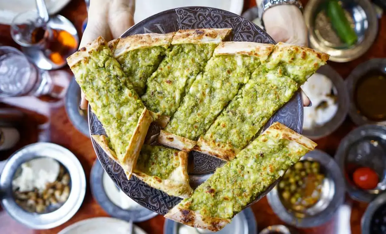 En Kolay Sekerli Borek Nasil Yapilir Sekerli Peynirli Borek Tarifi 1647335252 8596