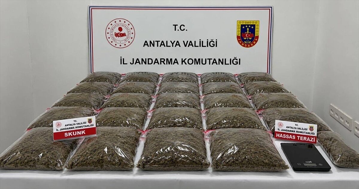 Antalya merkezli uyuşturucu operasyonunda 13 şüpheli yakalandı