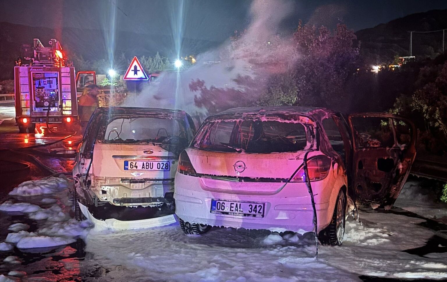 Antalya'da iki otomobilin çarpıştığı kazada 5 kişi yaralandı