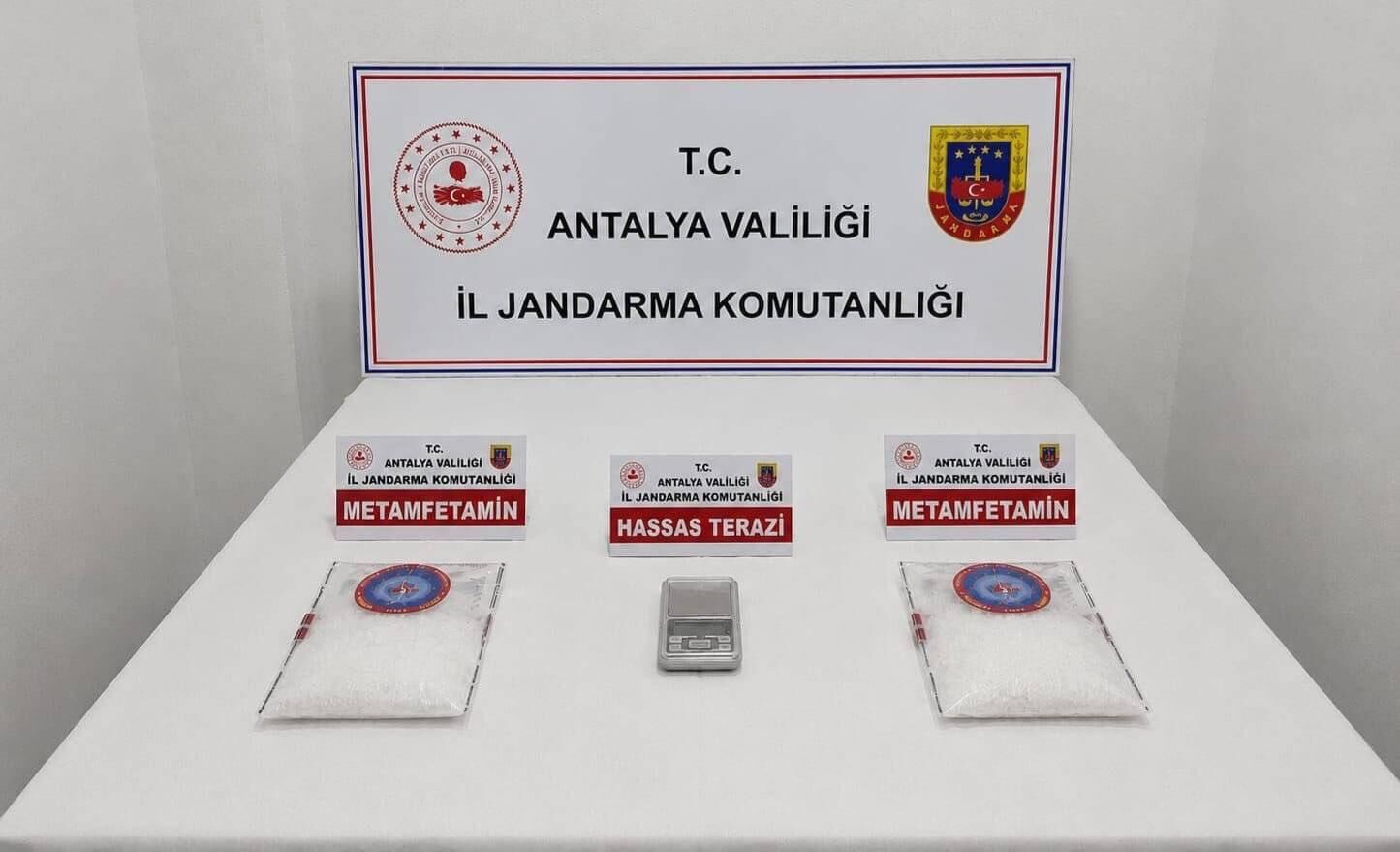 Antalya'da uyuşturucu operasyonunda yakalanan 2 şüpheli tutuklandı