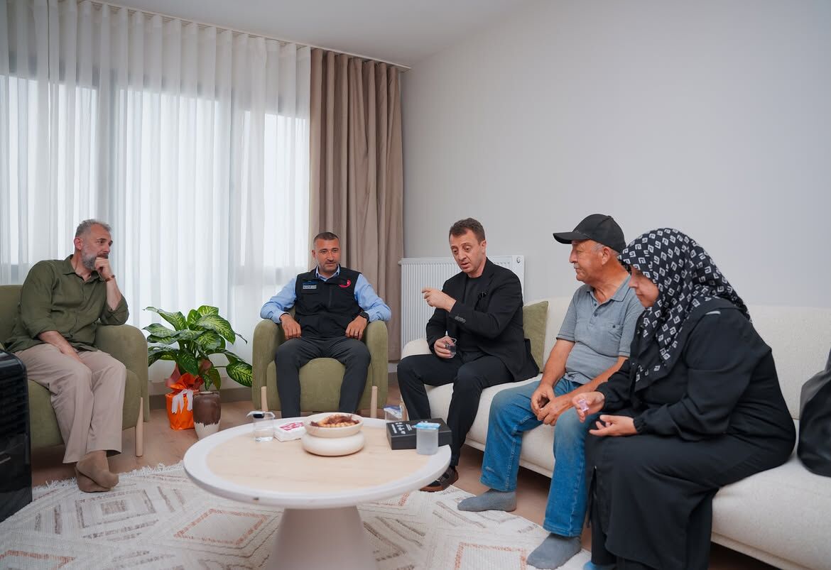 Bugün Doğukent’te, Hak Sahibi Ailelerimizin Yeni Yuvalarına Kavuşma Mutluluğuna Ortak Olduk.dulk (3)