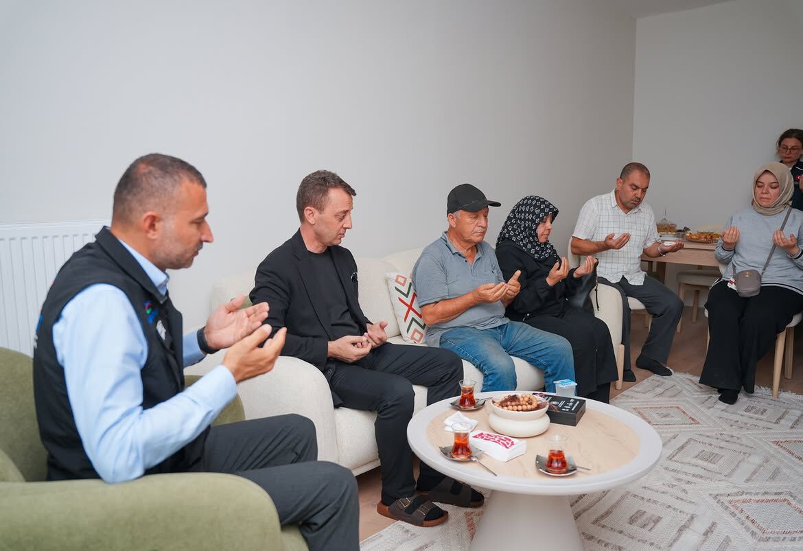 Bugün Doğukent’te, Hak Sahibi Ailelerimizin Yeni Yuvalarına Kavuşma Mutluluğuna Ortak Olduk.dulk (4)