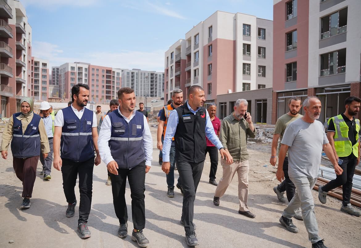 Bugün Doğukent’te, Hak Sahibi Ailelerimizin Yeni Yuvalarına Kavuşma Mutluluğuna Ortak Olduk.dulk (6)