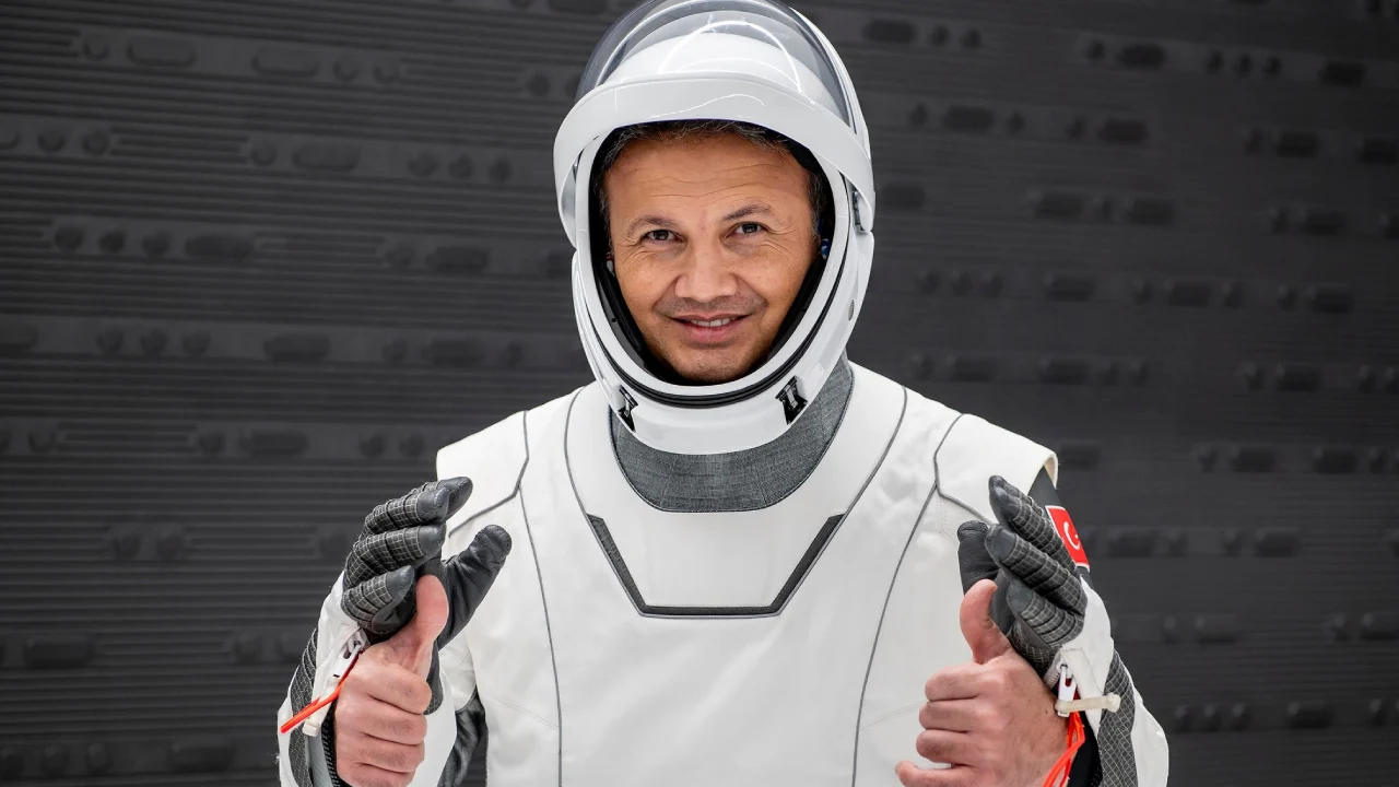 Ilk Turk Astronot Alper Gezeravci Kumpas Davasiyla Tskden Ihrac Edilmis