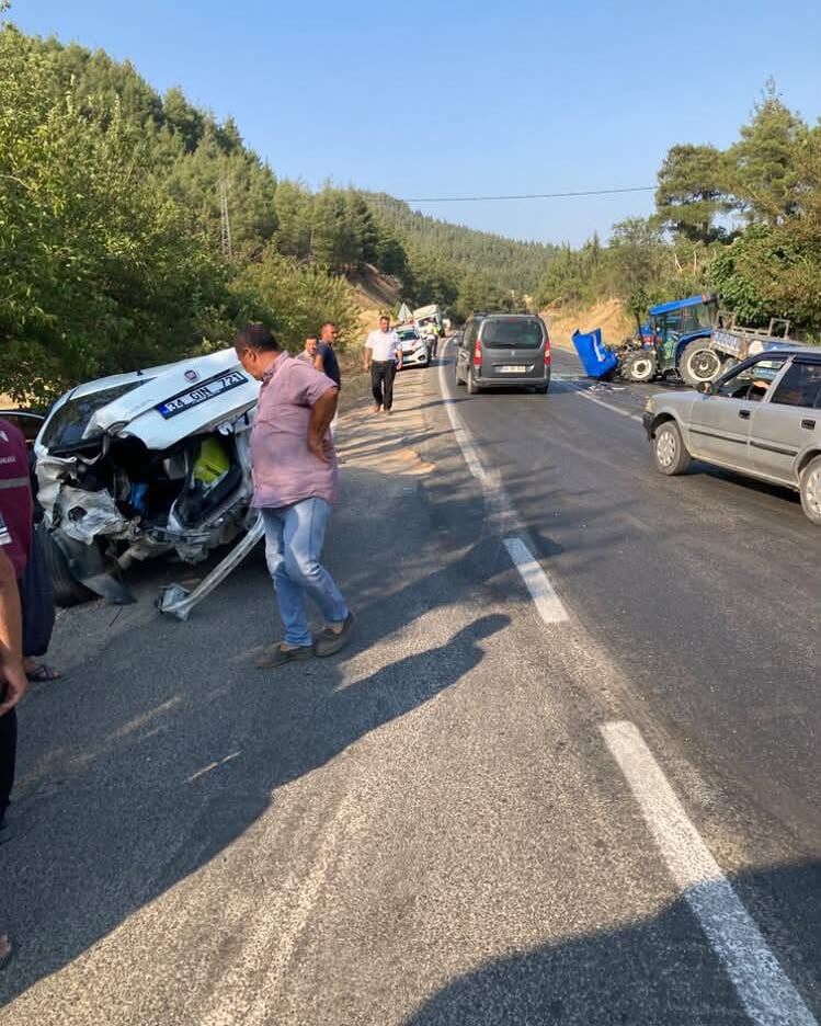 K Maraş Onikişubat Yenidemir Köyünden Yenidemir Köprüsüde Kaza Iki Kişi Yaralı Geçmiş Olsun (1)