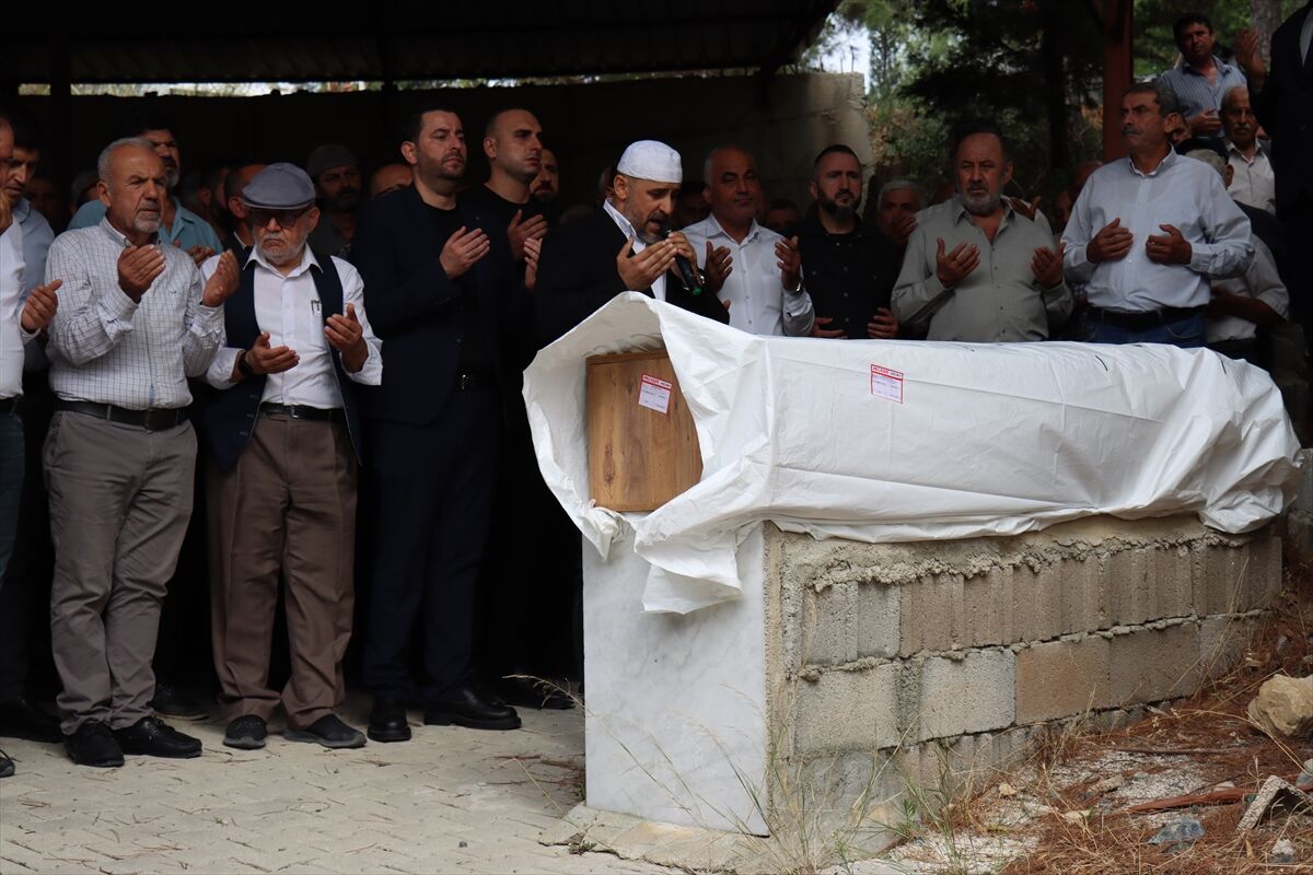 KKTC'de geminin batması sonucu hayatını kaybeden 2 kişinin cenazeleri Hatay'da defnedildi