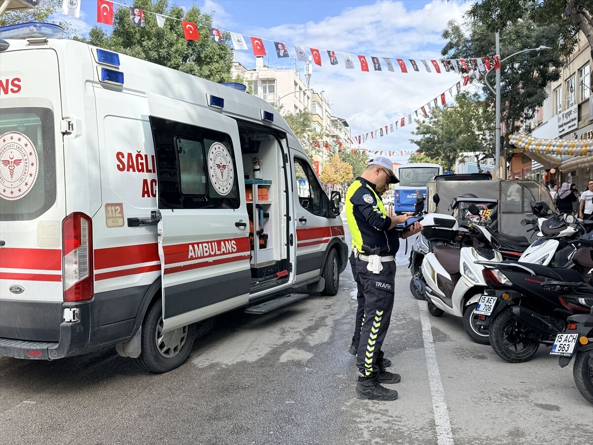 Burdur'da motosikletten düşen sürücü yaralandı