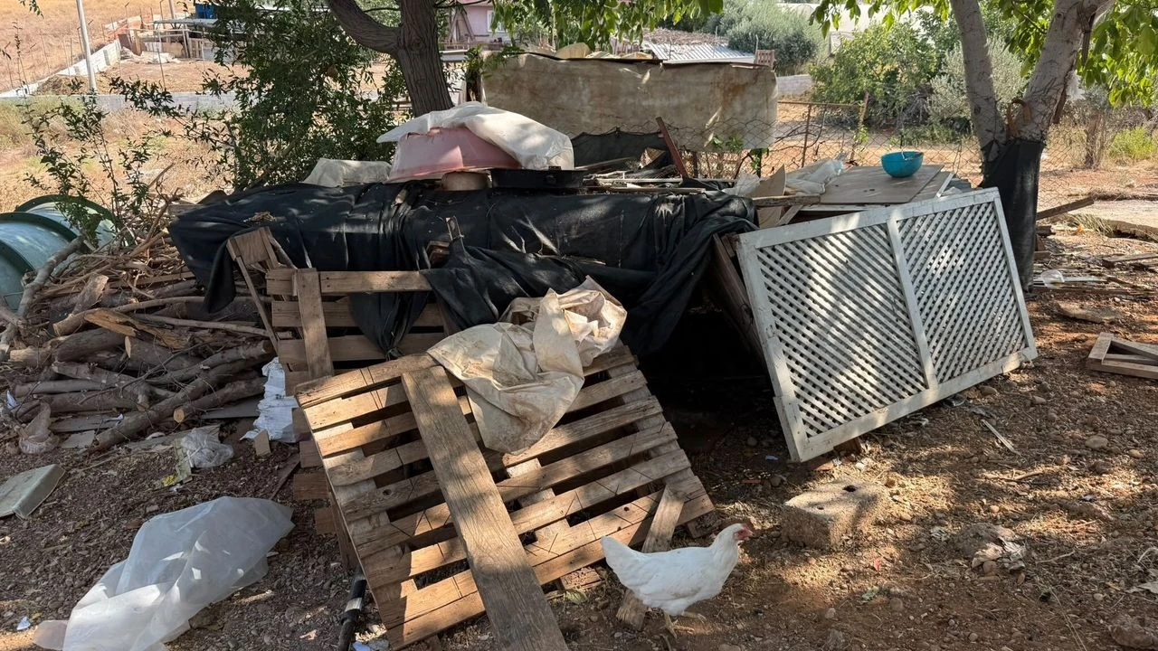 Antalya'da Aranan 6 Yaşındaki Çocuk Karton Yığınları Arasında Uyurken Bulundu!