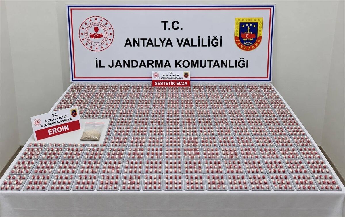 Antalya'da uyuşturucu operasyonunda 2 şüpheli yakalandı