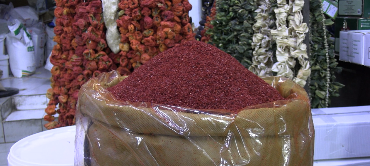 Yeni Sezon Maraş Biberi Tezgâhlarda: Kapalı Çarşı'da Kilosu Ne Kadar?