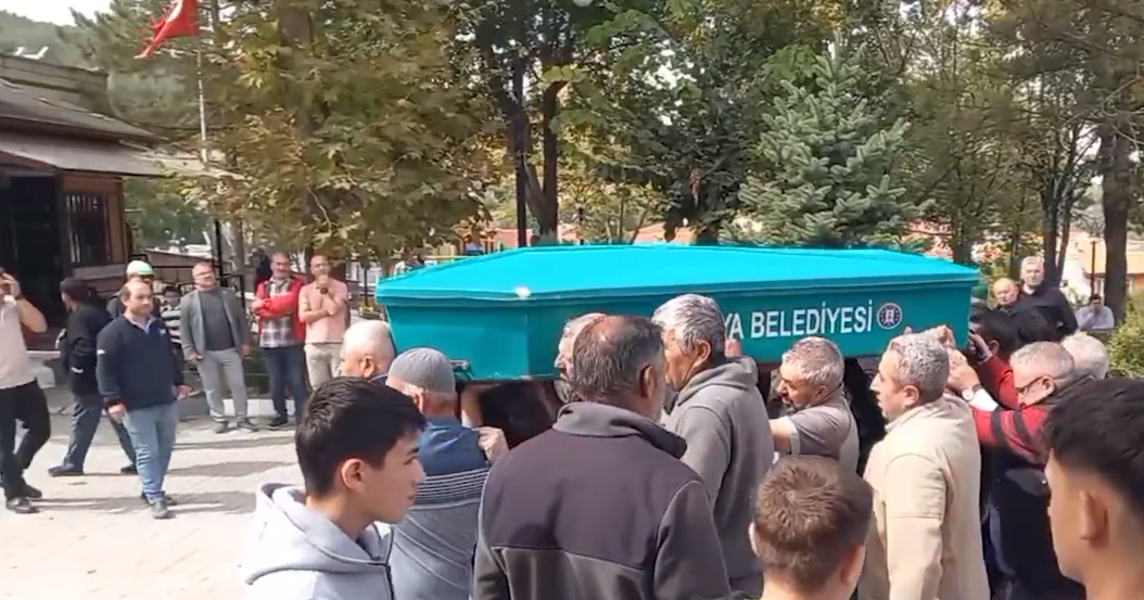 Servis Aracının Elektrikli Bisiklete Çarptığı Kazada Yaralanan 14 Yaşındaki Tunahan Yaşamını Yitirdi!
