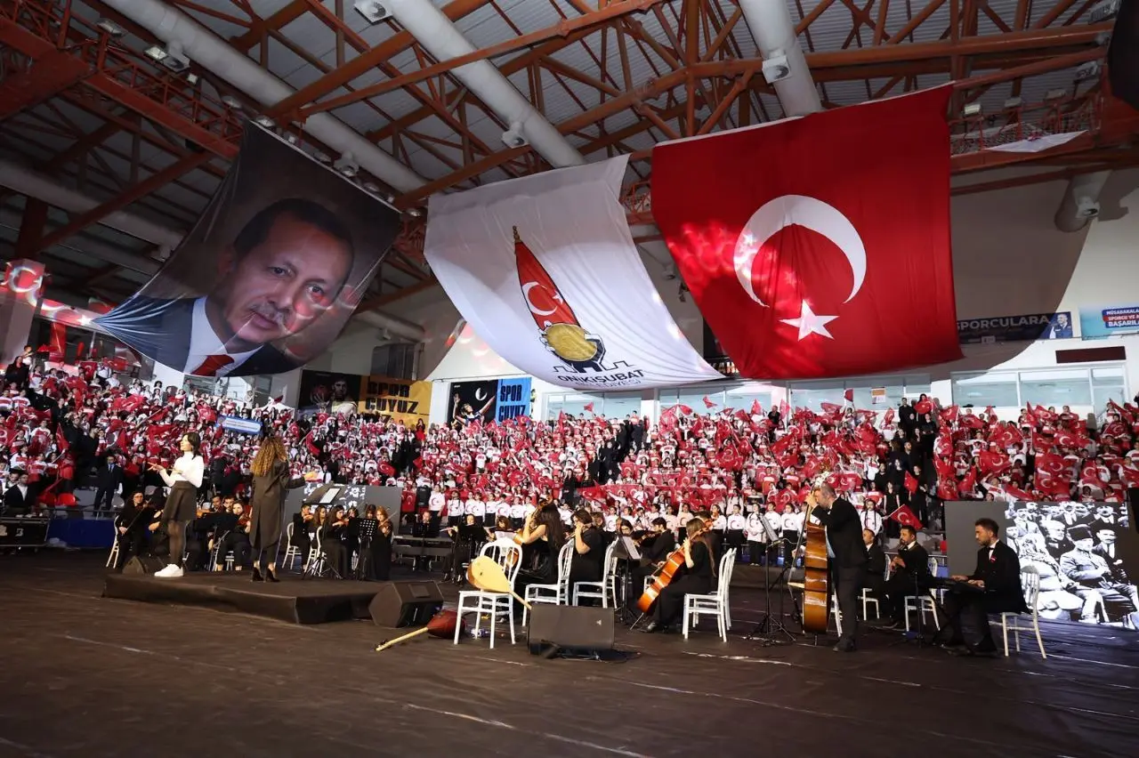999 906 Onikisubat Belediyesinden Cumhuriyetin 103 Yilina 1300 Sesli Dev Konser