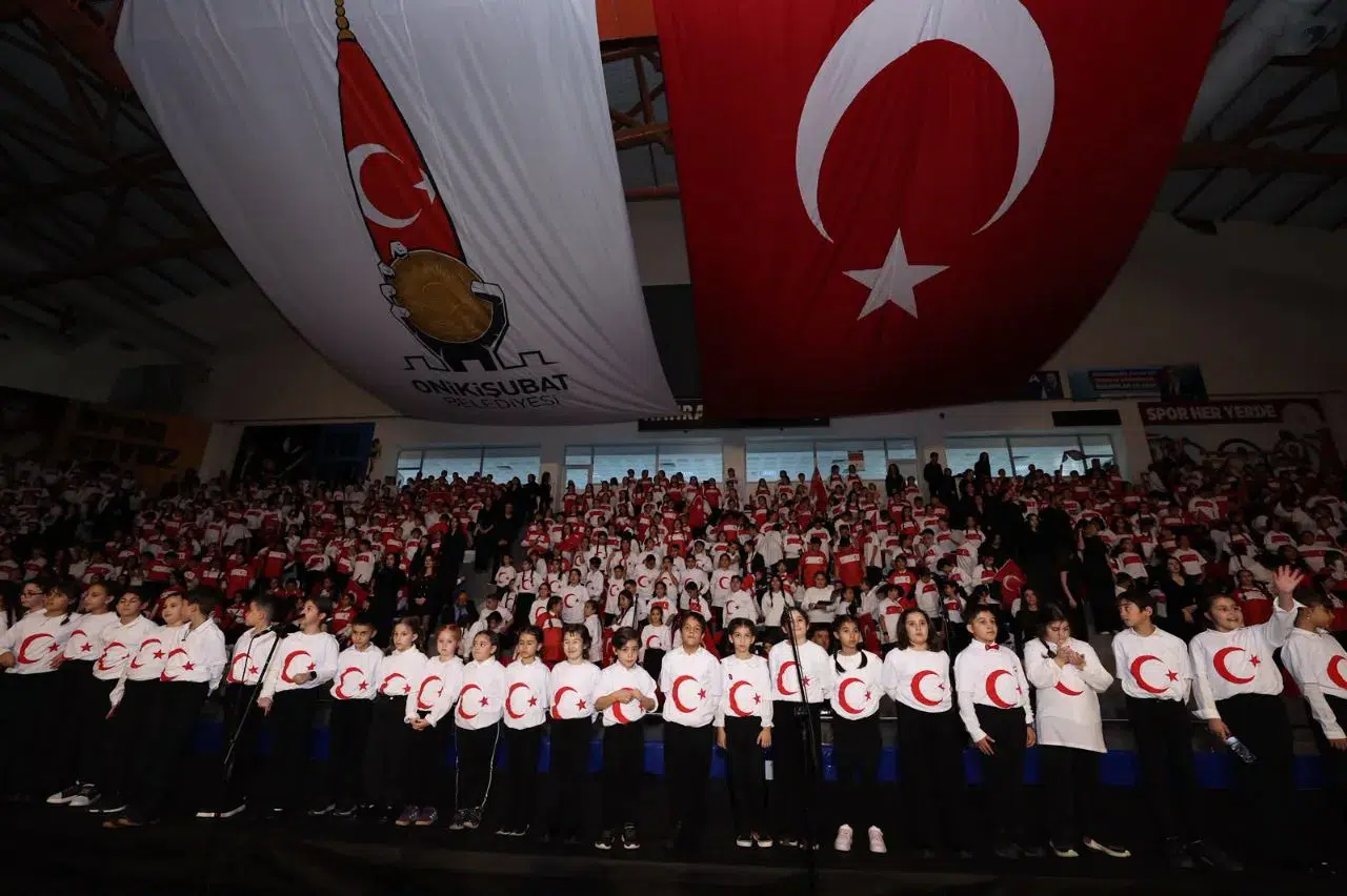 E G V C Onikisubat Belediyesinden Cumhuriyetin 103 Yilina 1300 Sesli Dev Konser