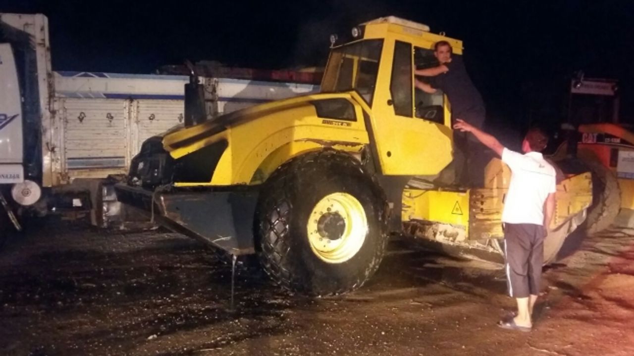 Andırın'da iş makinesi alev aldı