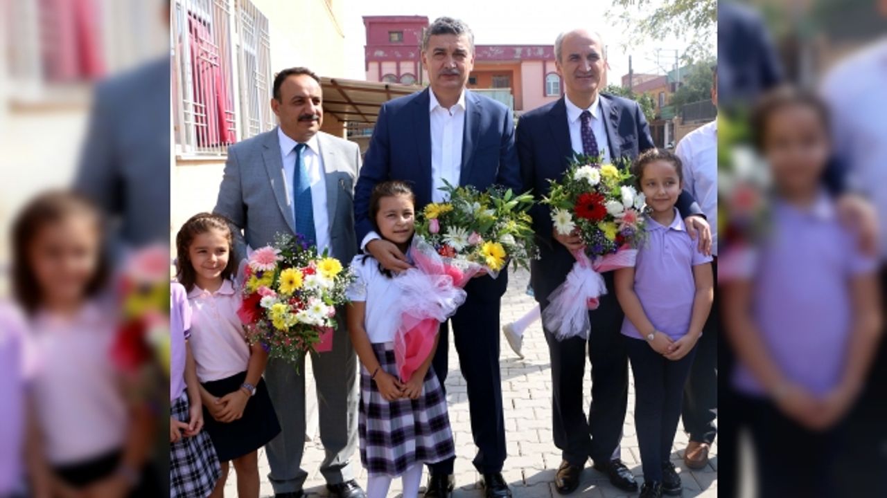 Okullar Açıldı! Öğrenciler İlk Günün Sevincini Yaşadı!