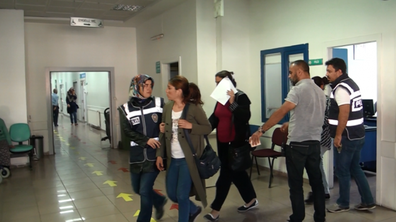 Hırsızlık şüphelisi  3 bayan plastik kart ile yakalandı