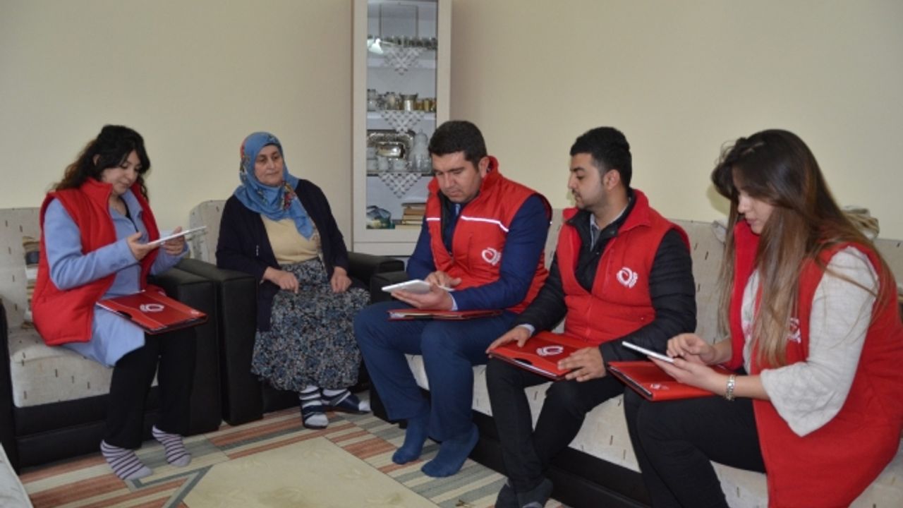 ASDEP personeli kapı kapı dolaşıp vatandaşı dinliyor