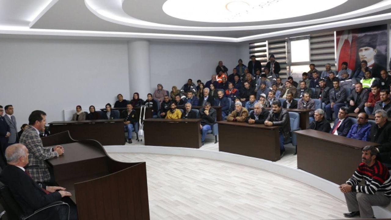 Başkan Bozdağ, Belediye Personelleriyle Bir Araya Geldi