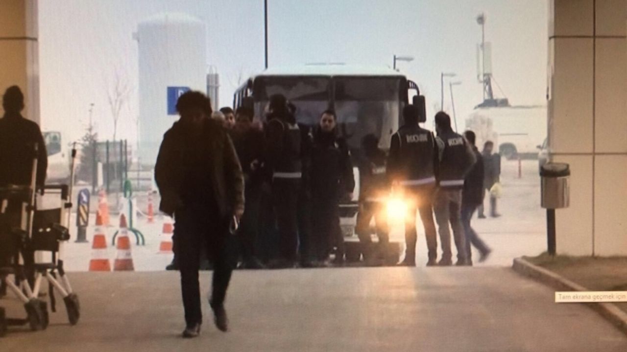 Çok sayıda çek ve senet ele geçirildi
