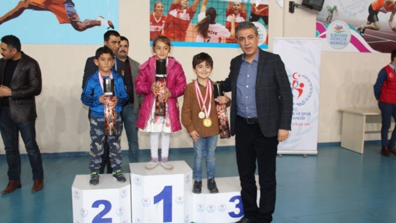 Satranç müsabakalarında dereceye giren öğrenciler ödüllendirildi