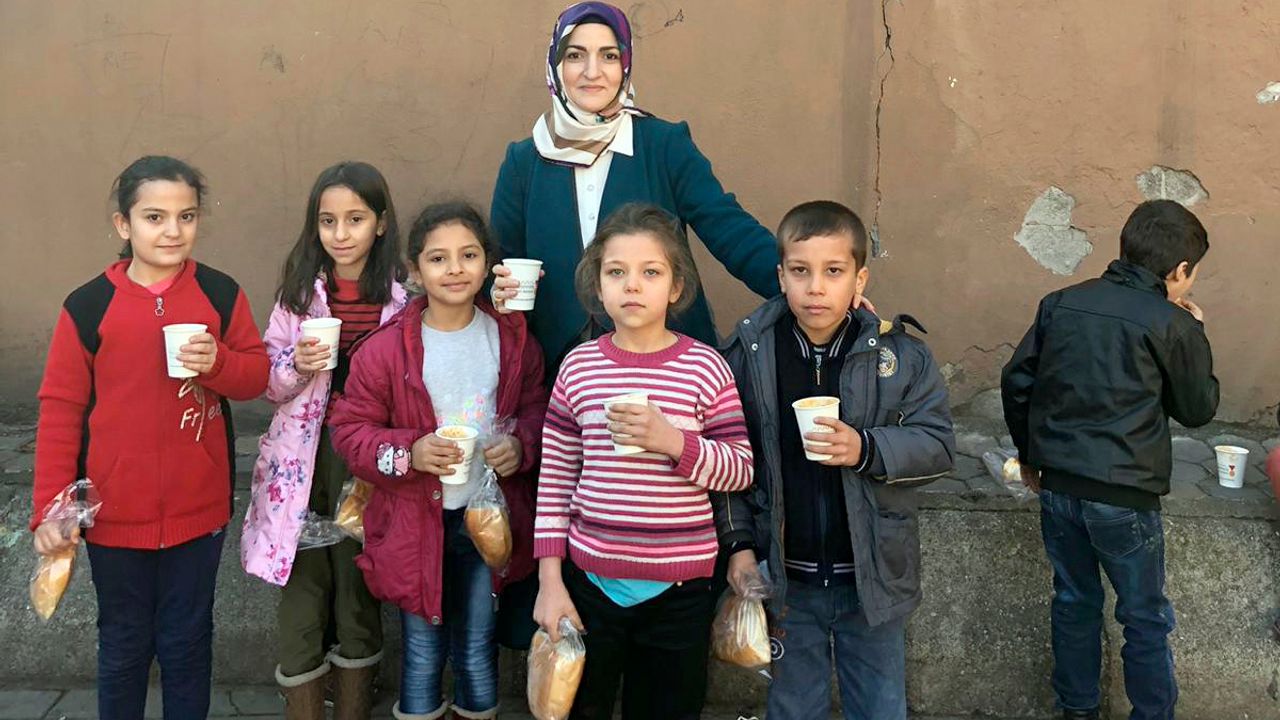 Büyükşehir’den Öğrencilere Çorba İkramı