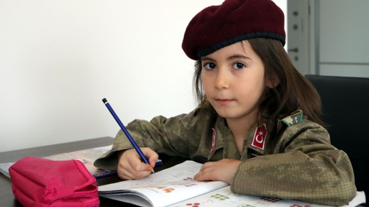 Cumhurbaşkanı Erdoğan'a "Ben Türkiye'yim" şiirini okumak istiyor