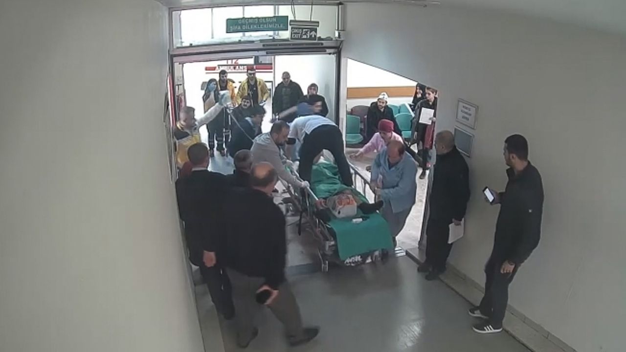 Doktor sedye üzerine çıktı kalbi duran yaralıyı kurtardı