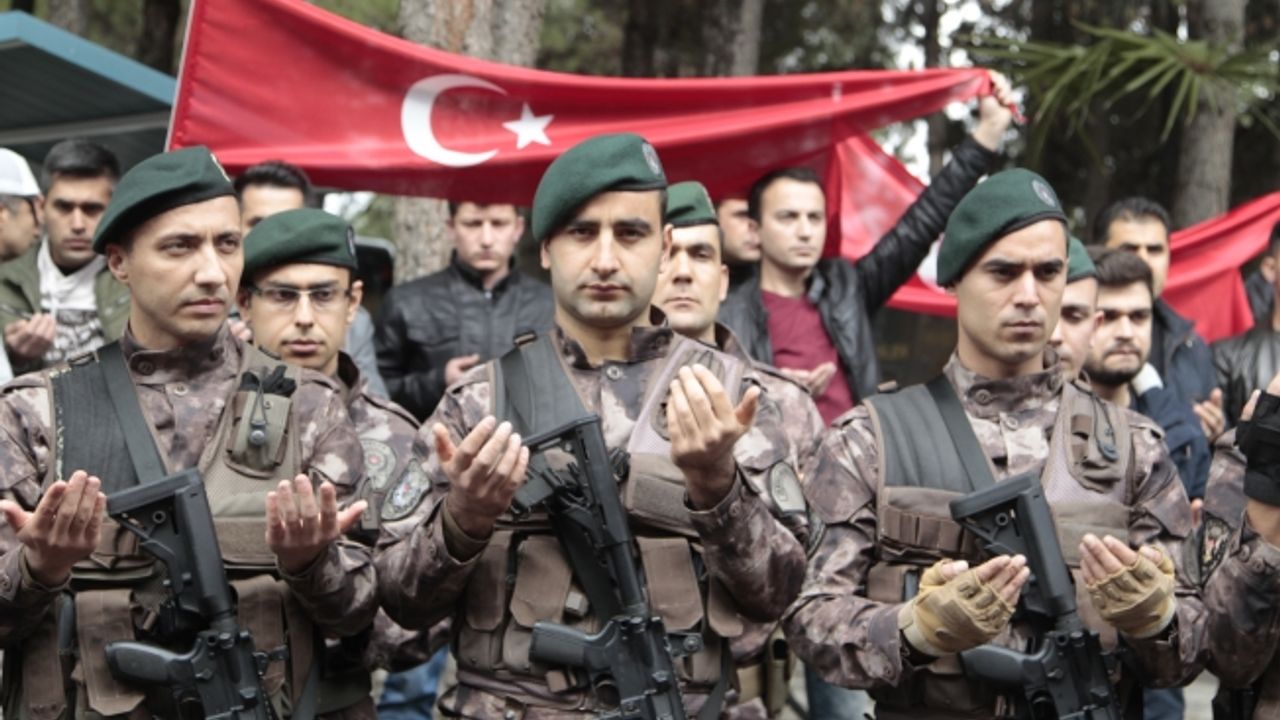 Kahramanmaraş'ta Özel harekat polisleri dualarla Afrin'e uğurlandı