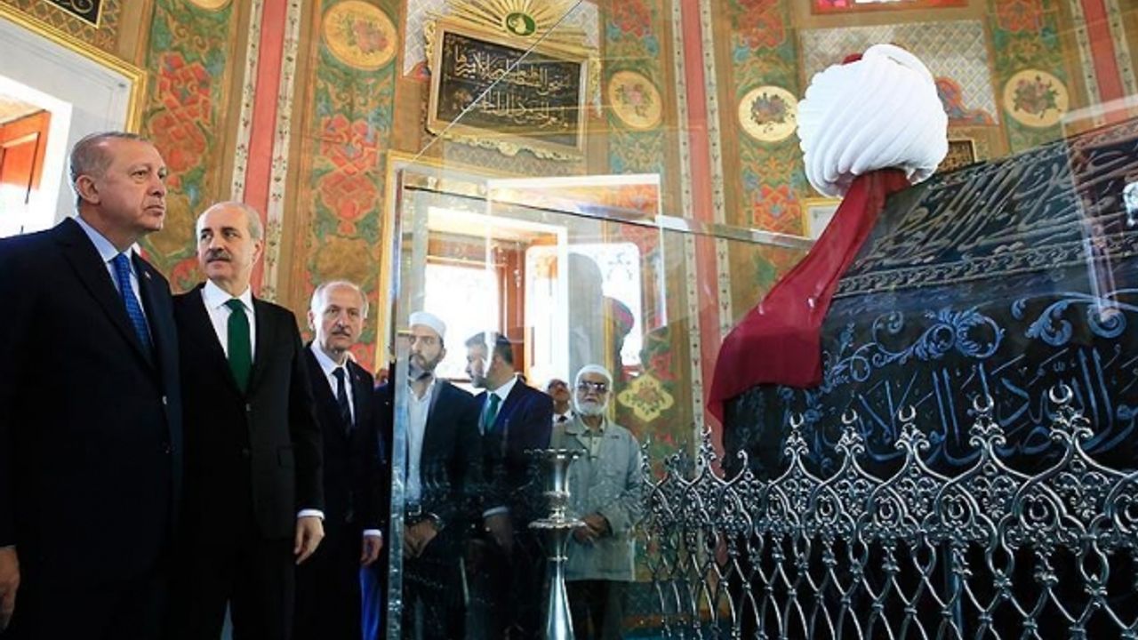 Cumhurbaşkanı Erdoğan, restore edilen Fatih Sultan Mehmet'in türbesini açtı