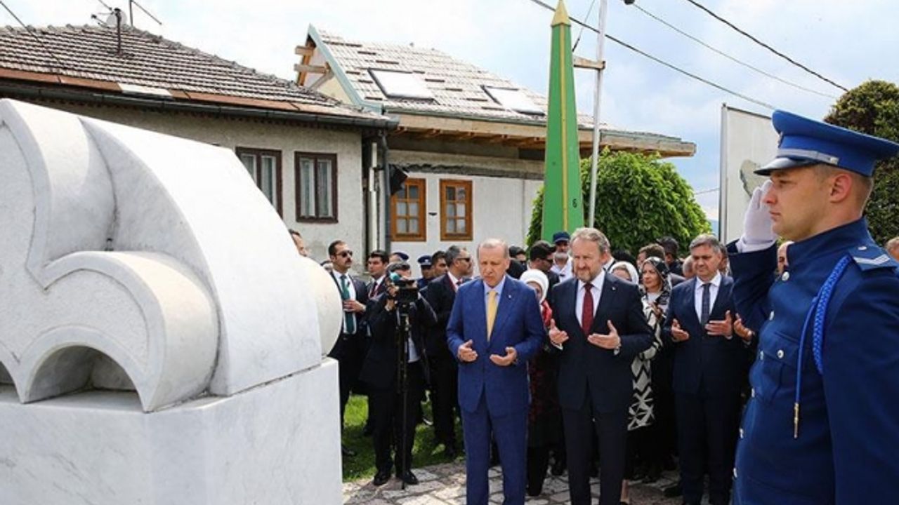 Erdoğan'dan İzetbegovic'in kabrine ziyaret