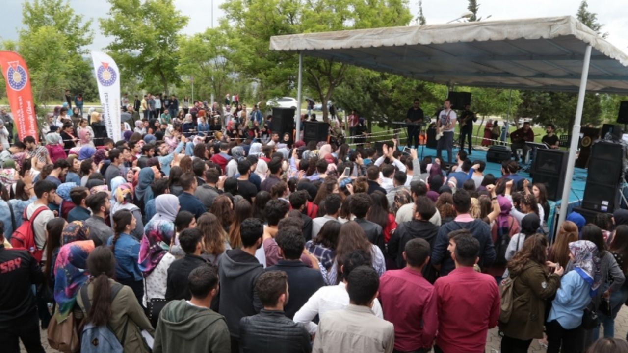 KSÜ Öğrencileri Yılın Yorgunluğunu Bahar Şenlikleri’nde Attı