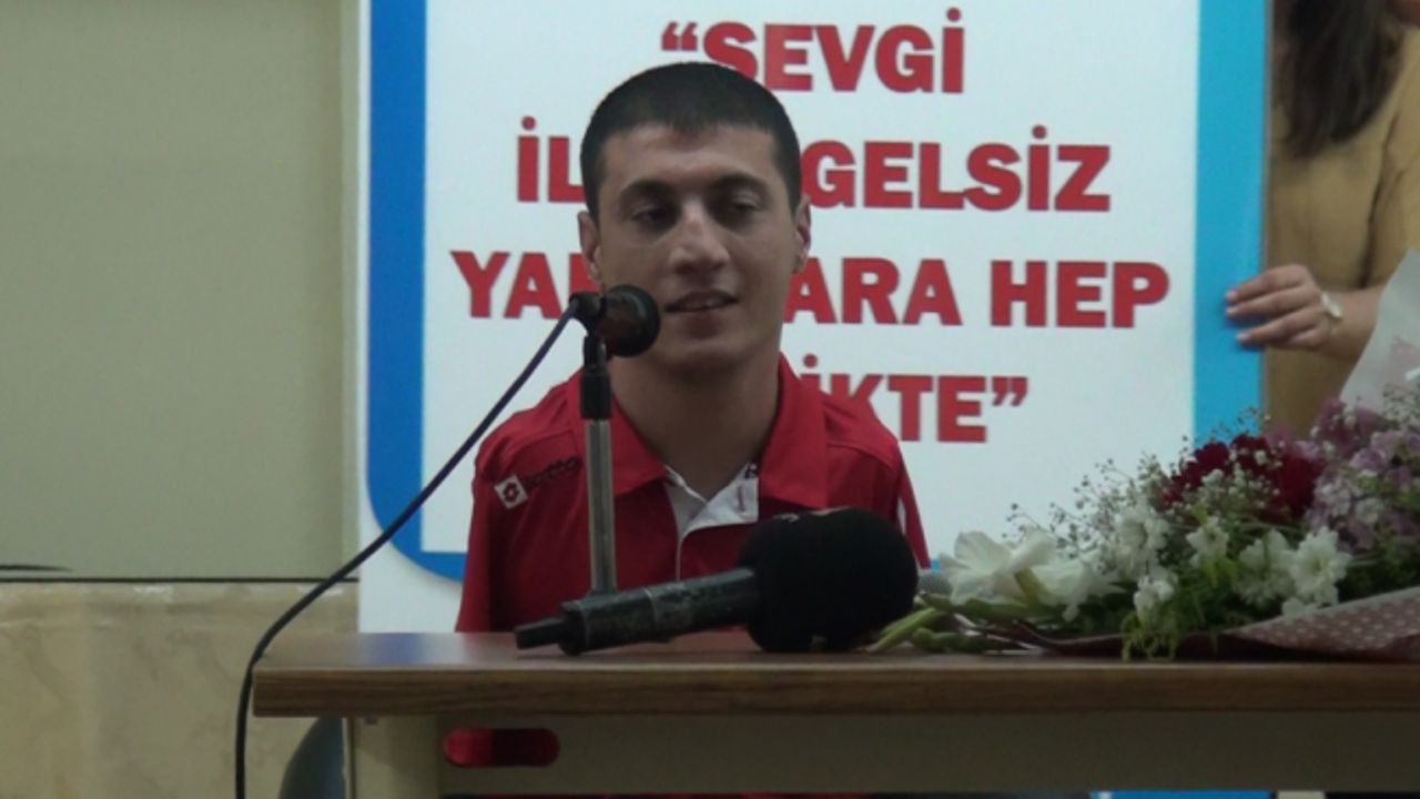 Şampiyon Yüzücü Beytullah Eroğlu Mezun Olduğu Lisede Öğrencilerle Bir Araya Geldi