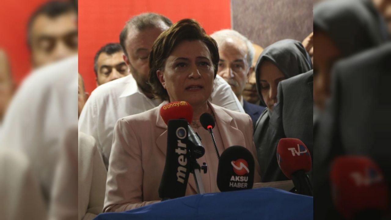 Eski Bakan Sarı'dan adaylık açıklaması